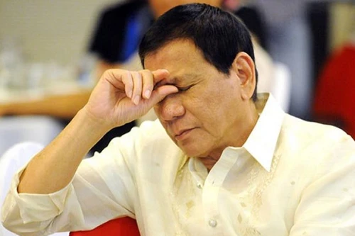 Ông Duterte không nhắc đến tranh chấp Scarborough khi thăm Trung Quốc