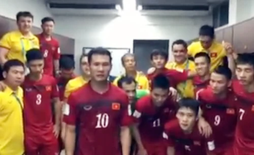 Tuyển thủ Futsal Việt Nam cảm ơn người hâm mộ sau khi giành vé vòng 1/8 World Cup