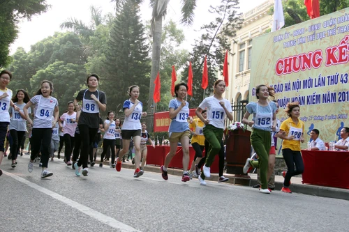 Giải chạy Báo Hànộimới: 200 VĐV chạy chung kết quận Hoàn Kiếm