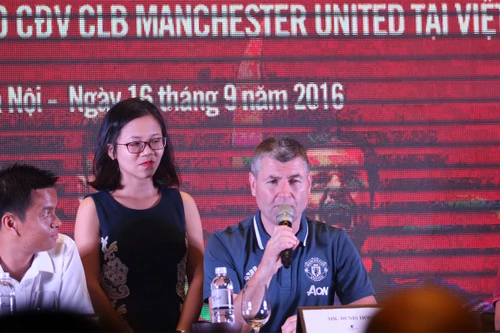 Denis Irwin: "Trong số các danh thủ khoác áo M.U, tôi ấn tượng Ronaldo"