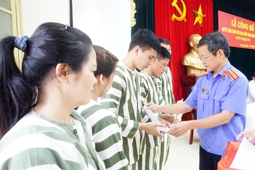 65 phạm nhân được giảm thời hạn hình phạt tù