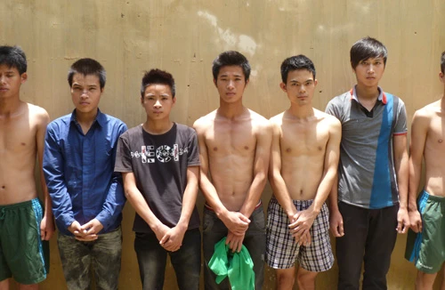 Bắt 7 đối tượng vô cớ chém người