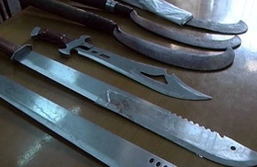 Chém người giữa chợ Long Biên lúc mờ sáng