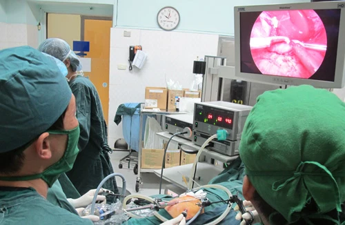 Hàng đầu thế giới về kỹ thuật nội soi u nang ống mật chủ 