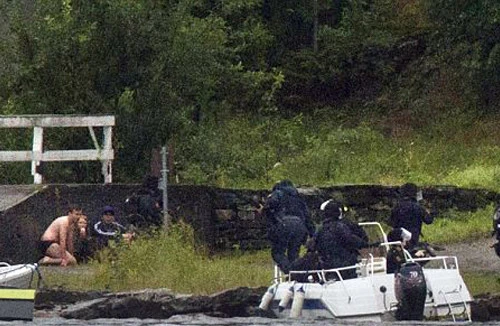 Xả súng kinh hoàng, 91 người thiệt mạng