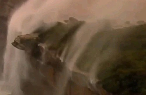 Độc đáo thác nước chảy ngược ở Australia