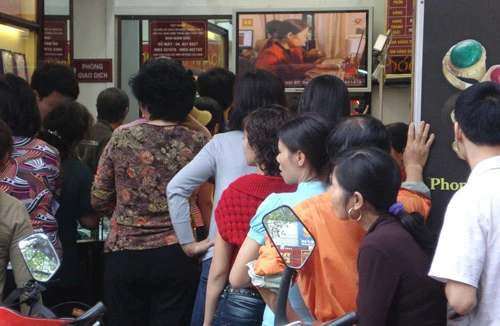 Ùn ùn chốt lãi vàng