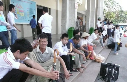 Tắc đường vào các bến xe