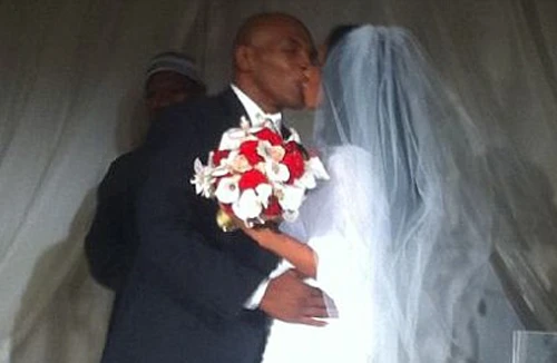 Mike Tyson tiếp tục cưới vợ