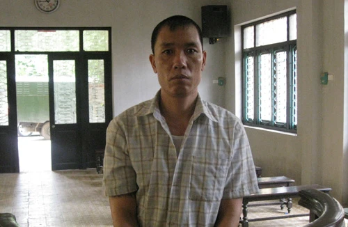 Ở tù vẫn chưa đủ!