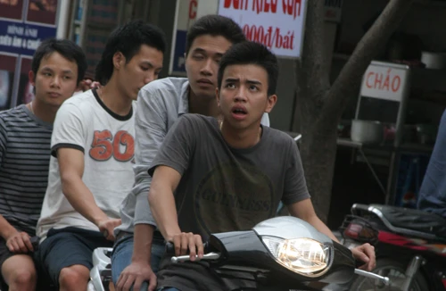 Vẫn gặp khó khi xử phạt vi phạm không đội mũ bảo hiểm