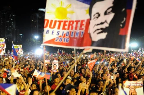 Philippines: Một đoàn xe bị phục kích trước giờ tổng tuyển cử