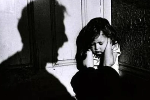 Hồng Kông phạt tù kẻ cưỡng hiếp con gái ruột hơn 100 lần 