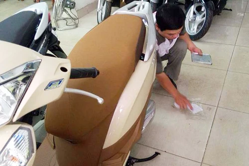 “Sốt” giá xe Lead, khách hàng chịu thiệt