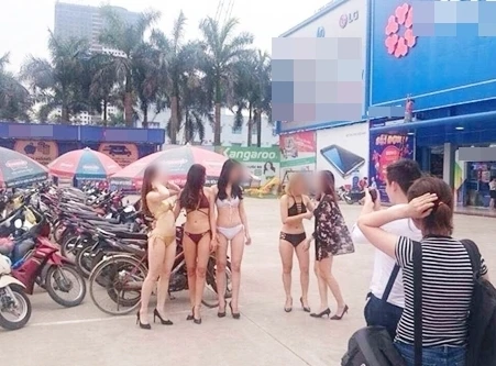 Dùng người mẫu bikini để quảng cáo, chiêu PR rẻ tiền?