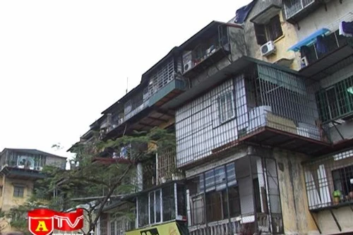 Di dân 2 nhà chung cư xuống cấp nghiêm trọng
