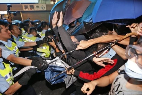 Hồng Kông: Người biểu tình “tấn công” cảnh sát, tái chiếm Mong Kok 