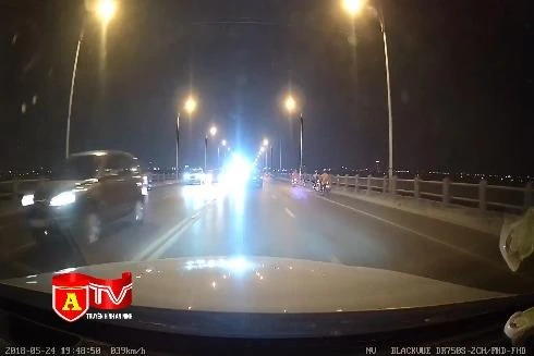 Ẩn họa tai nạn giao thông từ việc độ đèn led ô tô, xe máy siêu sáng