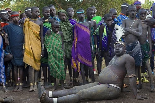 Uống máu và sữa hàng ngày để được vinh danh là người béo nhất