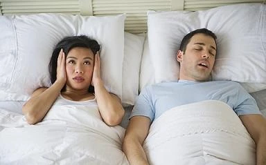 Quyết ly hôn vì chồng cứ đặt lưng là ngáy