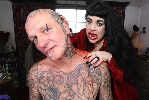 Người đàn bà hơn 30 năm uống... máu người