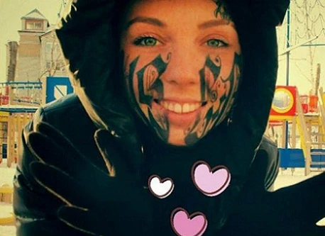 Xăm to tướng tên người tình "sét đánh" lên mặt