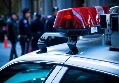 Mâu thuẫn, con rể cầm súng bắn vào đầu bố vợ