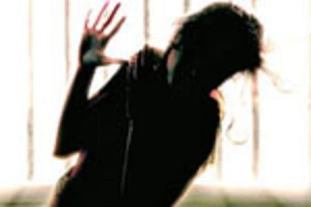 Chú đốn mạt cưỡng hiếp cháu gái mới 12 tuổi