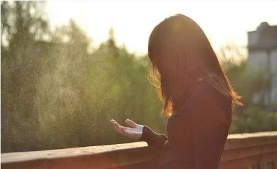 Gái có chồng nhảy cầu tự tử nhằm ép trai trẻ phải cưới