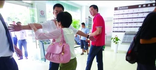 Kiện bệnh viện vì làm rách màng trinh khi khám phụ khoa