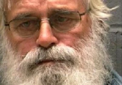 Đội lốt ông già Noel sàm sỡ gái trẻ