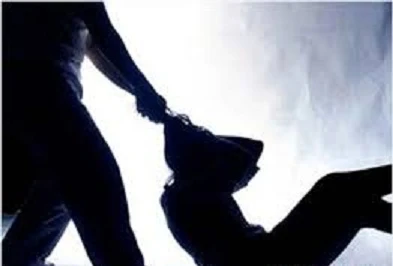 Bắt giam gã đàn ông rạch cổ vợ và mẹ vợ