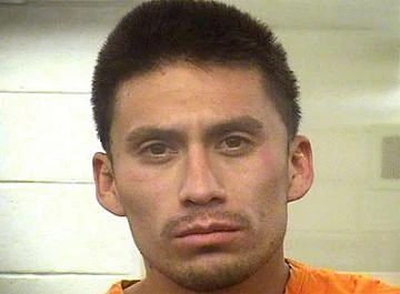 “Hành sự” khi đang lái xe làm bạn gái bay xuống đường