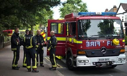 “Cậu nhỏ” bị mắc kẹt trong lò nướng bánh 