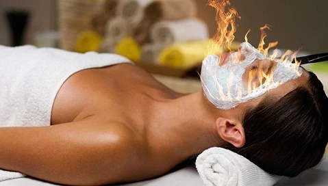 Làm đẹp bằng cách...châm lửa đốt mặt