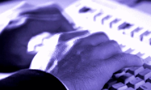 Tung ảnh nóng của “người tình trong mộng” lên mạng để trả thù