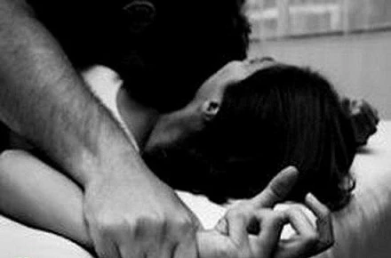 Ấn Độ: Bố 40 tuổi cưỡng hiếp con gái tuổi teen