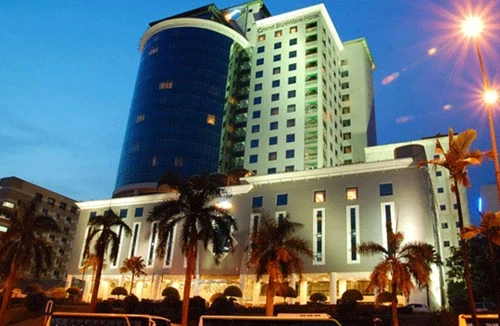 Bị người mẫu từ chối "quan hệ", nam thanh niên nhảy lầu tự tử