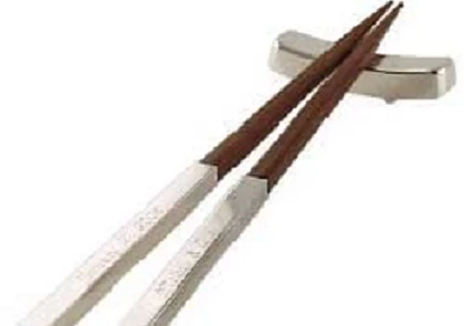 Nuốt phải đũa trong lúc cãi nhau với vợ