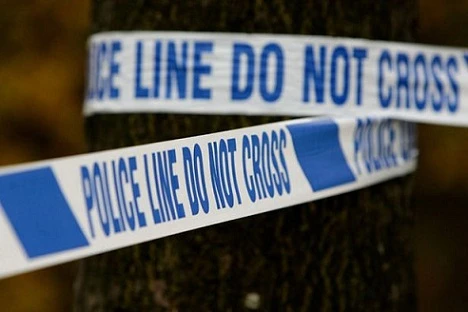 Khỏa thân, tự tay cắt phăng “của quý” giữa đường