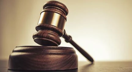 Bé trai bị 8 gã đàn ông lạm dụng tình dục