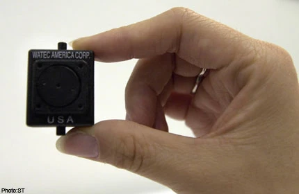 Đặt camera quay lén phụ nữ hàng xóm tắm