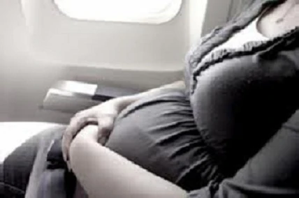 Bà bầu có nên đi máy bay?