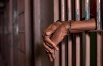 Hiếp, giết con riêng để trừng phạt vợ