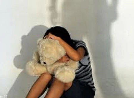 Mẹ ép con gái mới 12 tuổi bán dâm