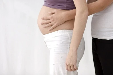 Thiếu nữ tuổi teen không biết mình mang thai cho đến khi sinh