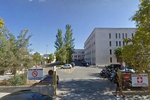 Dùng cưa máy giải cứu "cậu nhỏ" bị mắc kẹt