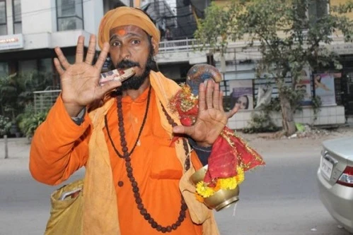 Chuyên gia đánh máy "như gió" bằng 12 ngón tay