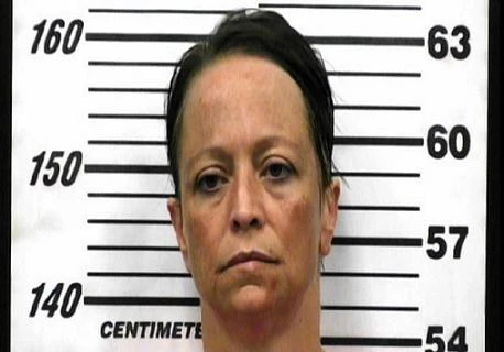 Gặp họa vì giấu tiền ăn cắp trong trực tràng