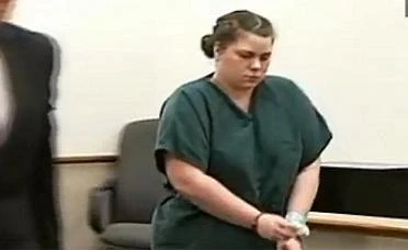 Sốc: Mẹ dạy con trai 22 tháng tuổi hút cần sa